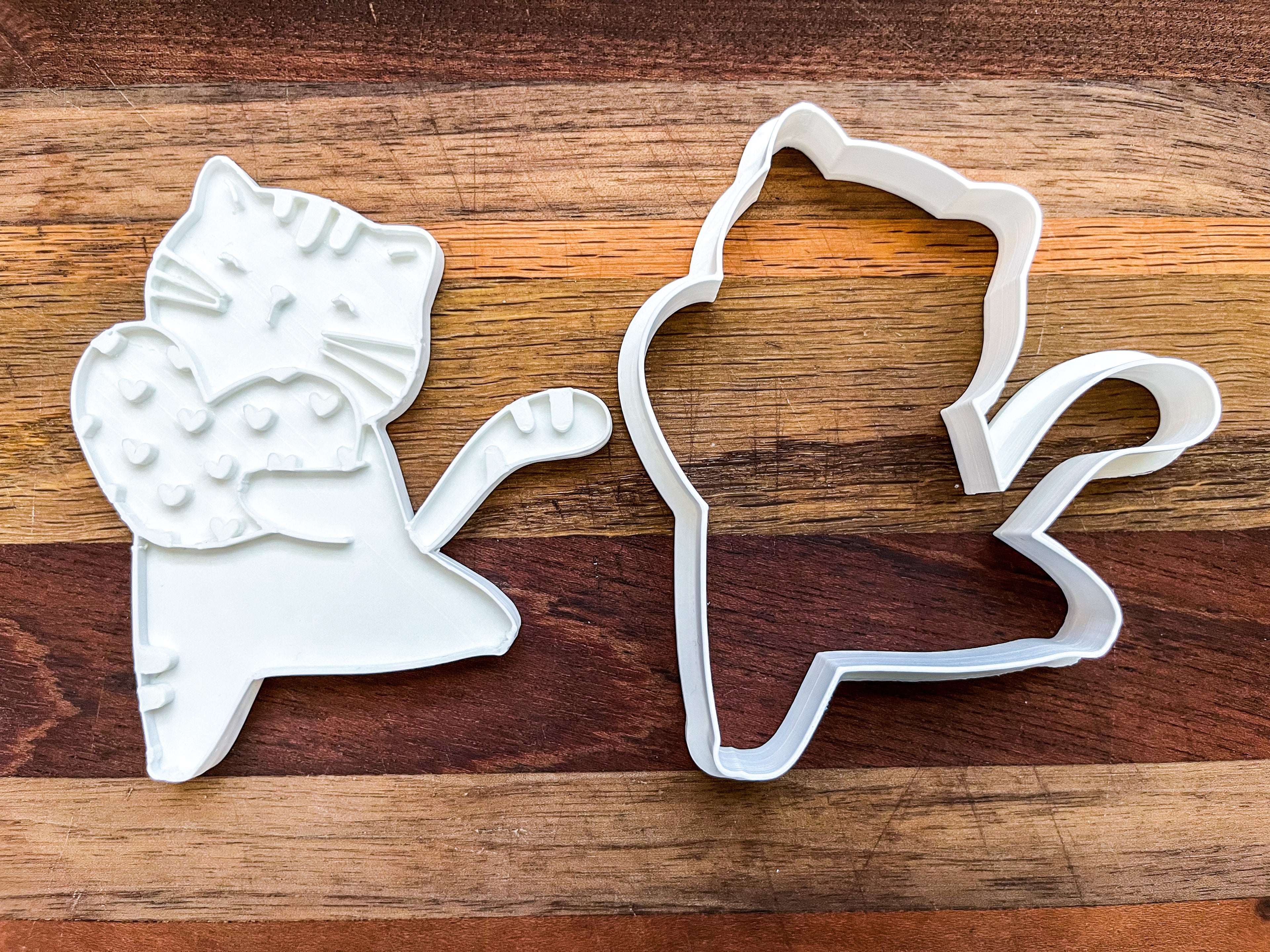 Cat Holding Heart Cookie Cutter & Stamp Set - Valentine's Day Baking Kit with Easy Grip Handle (4 inch)