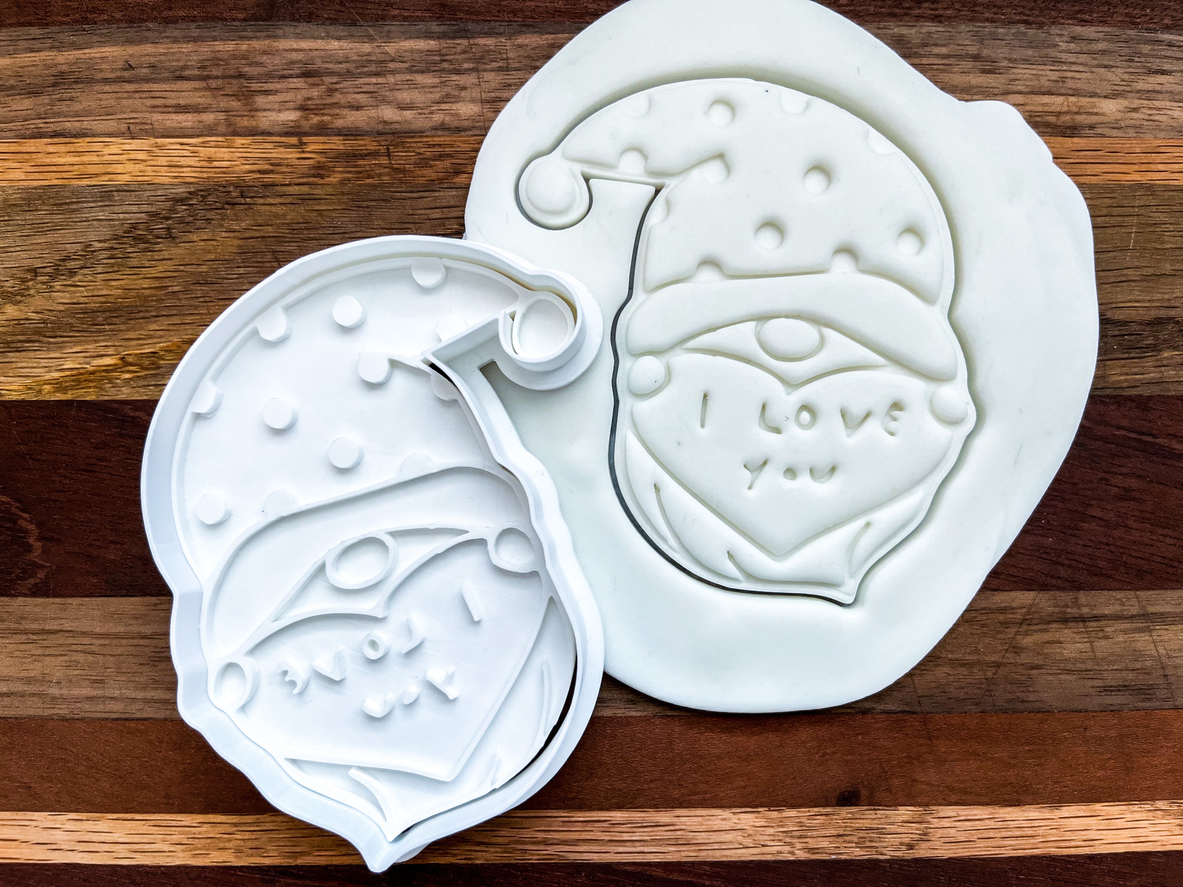 Gnome "I Love You" Cookie Cutter & Stamp Set - Valentine's Day Heart Baking Tool for Romantic Treats