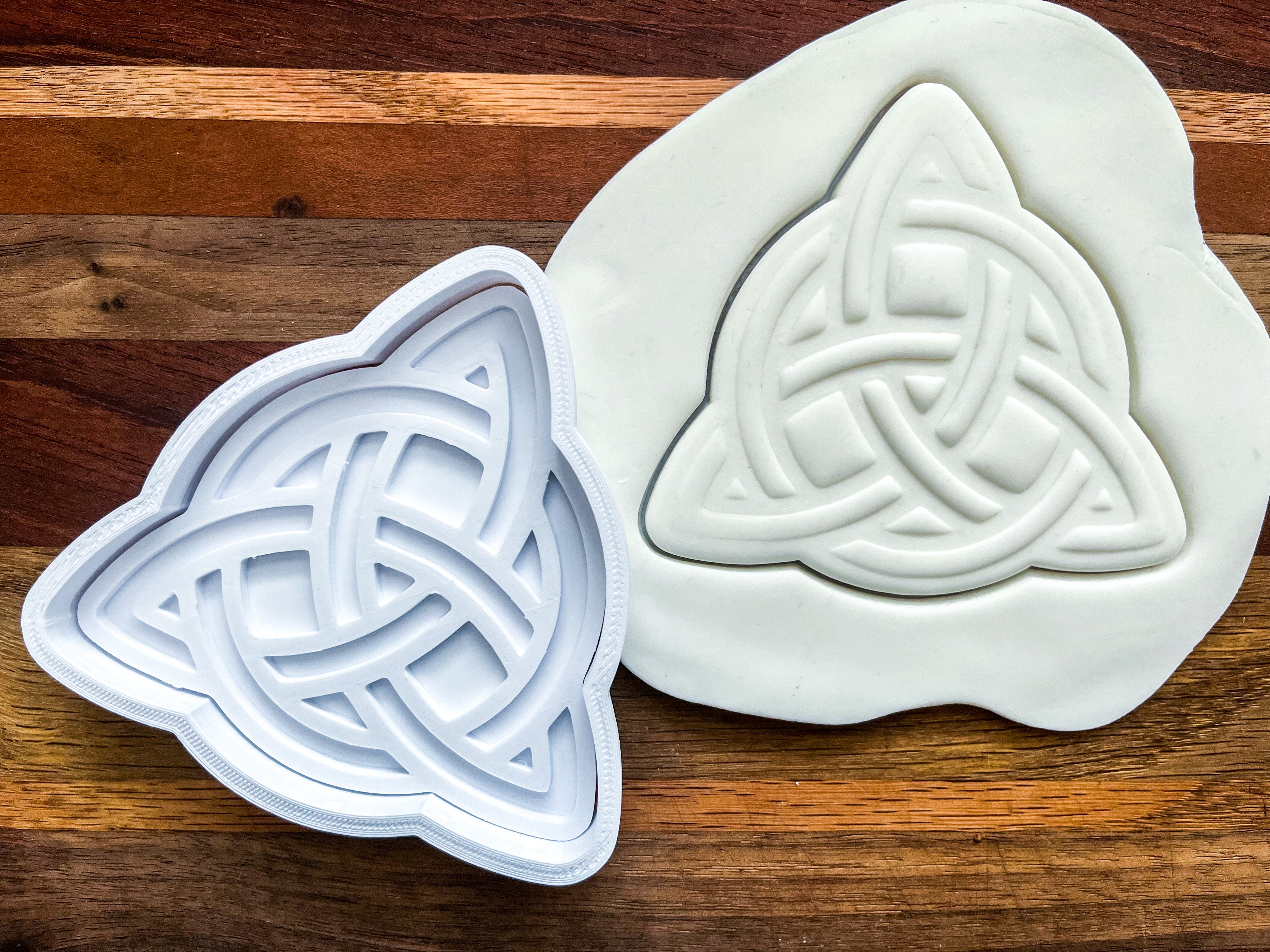 Celtic Triquetra Cookie Cutter & Stamp - Sacred Symbol Baking Tool for Cookies, Fondant & Clay Crafts